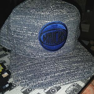 ⚡🏀 New York Knicks Mitchell & Ness adjustable fit cap, Gray with Blue 🏀⚡